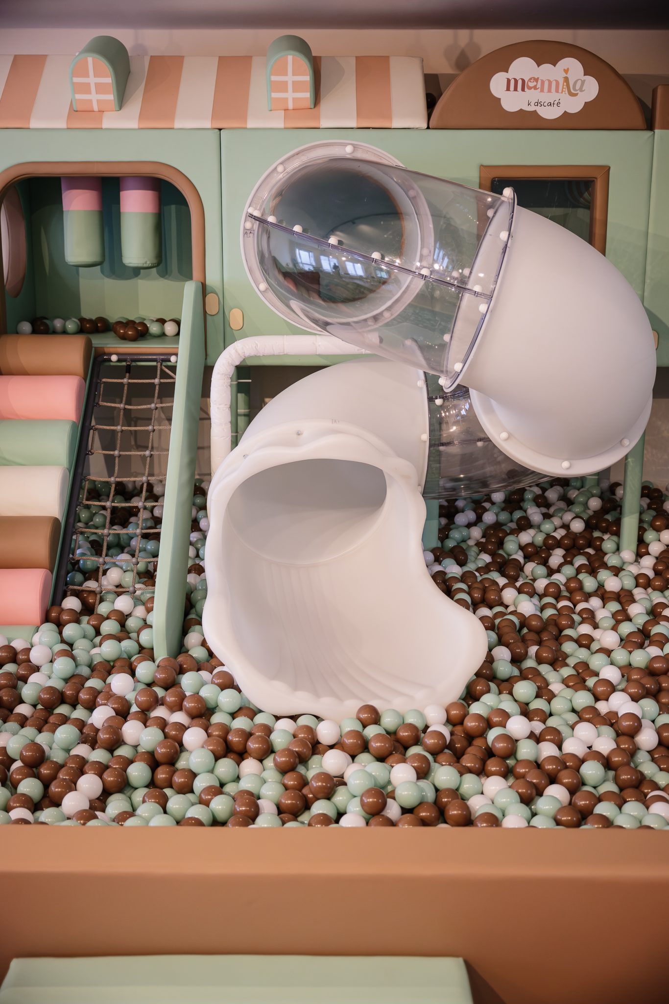 Ein Teil des Indoor-Spielplatzes vom mamila kidscafé in Bretzfeld-Schwabbach